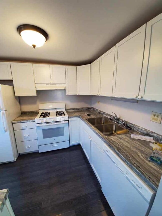Building Photo - 1117 Quanset Ct Unit 1117