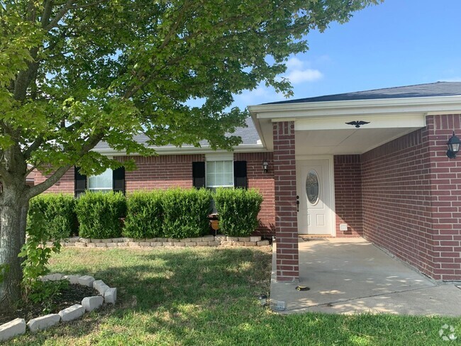 Building Photo - Spacious 3 bdrm 2 bath close to Ft. Hood &... Rental