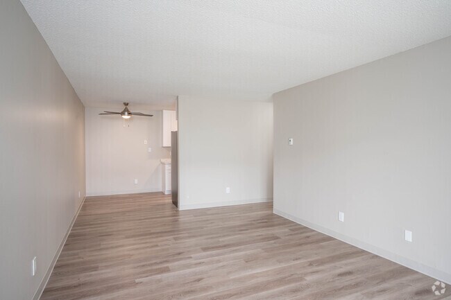 1BR,1BA - 750SF - Living Room
