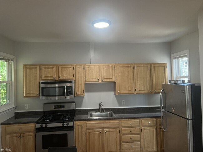 Photo - 2 br, 2 bath Triplex - 35 Edgewood Street ...