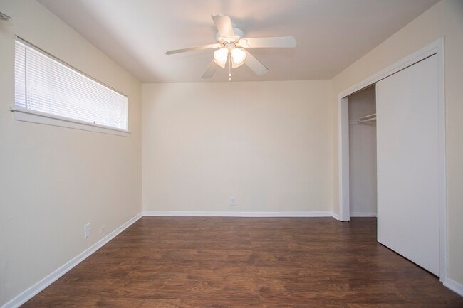Building Photo - 8803 Timberside Dr Unit 9