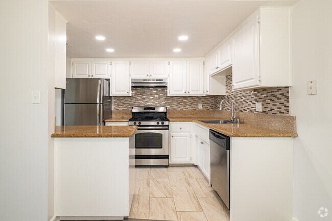 2BR, 1BA - 1.034SF - Marconi Gardens Apartments