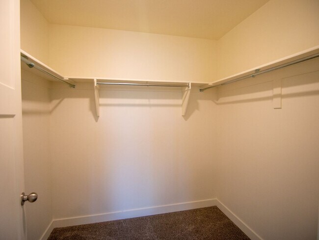 Photo - 7487 Geraint St