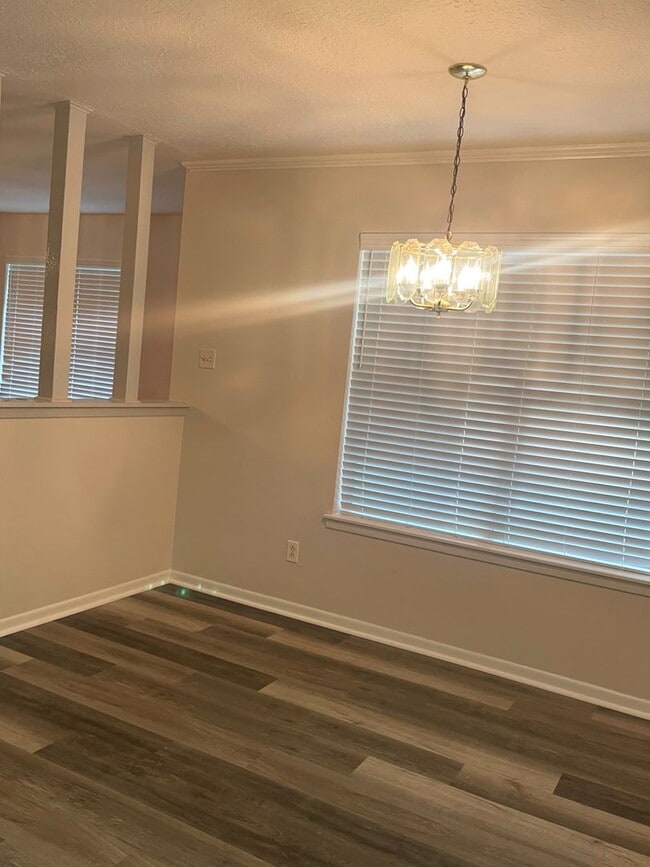 Photo - 535 Hillebrandt St