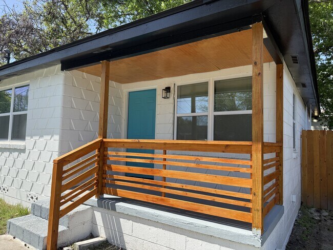 Photo - 239 Jenks St