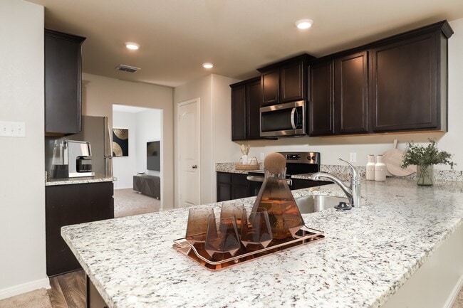 Photo - 7228 Jebson Pass