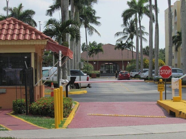 Photo - 7000 NW 186th St Unit 4-316