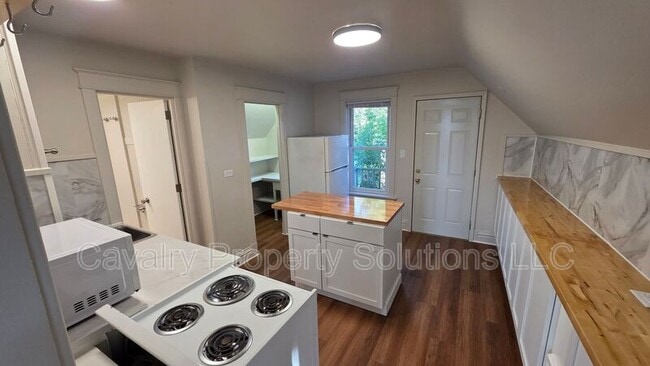 Photo - 617 E 8th St Unit 2