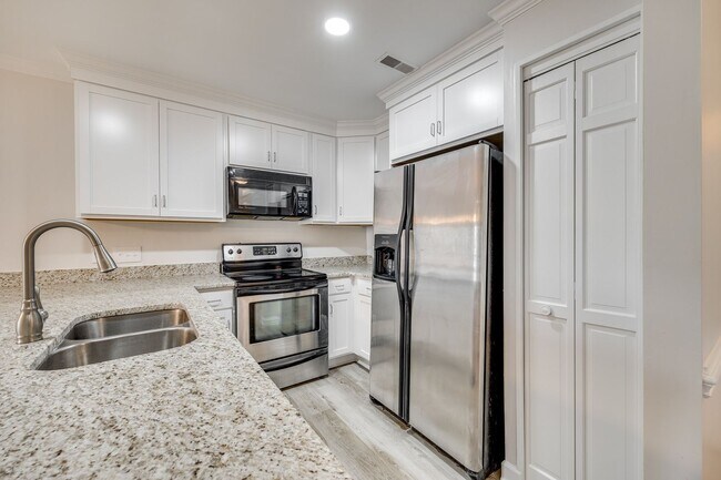 Photo - Charming 2 bed 2 bath condo with great water views in gated community in Charlotte on Lake Wylie!