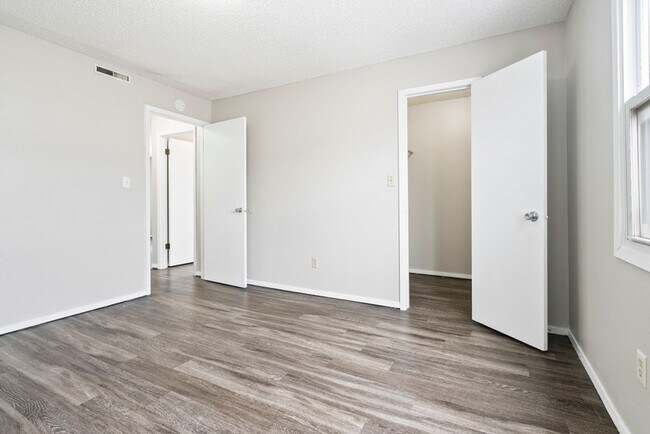 Leavitt Park Apartments - Waterloo, IA