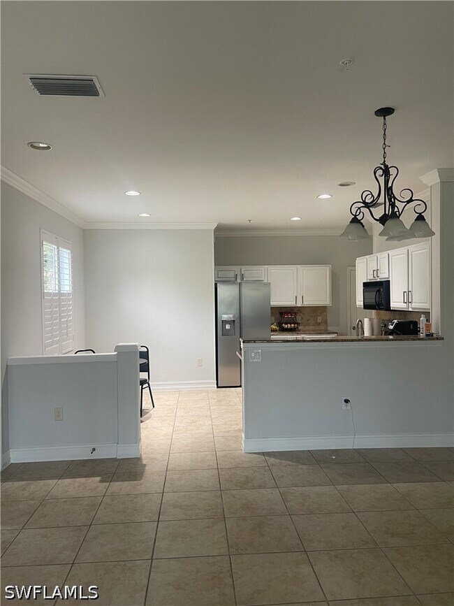 Photo - 884 Hampton Cir
