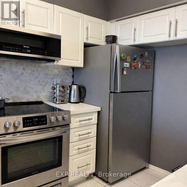 Photo - 236 Albion Rd Unité 2009