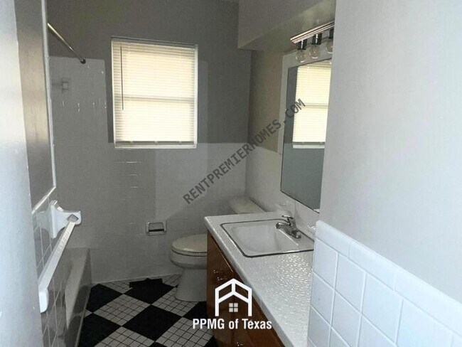 Photo - 404 Verona Ave