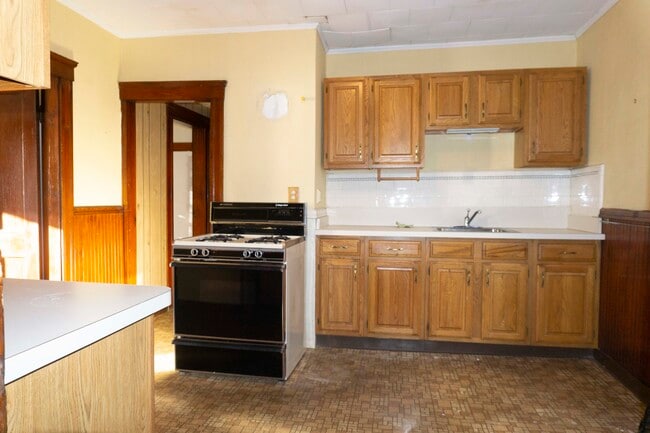 Building Photo - 336 Centre St Unit #3 Rental