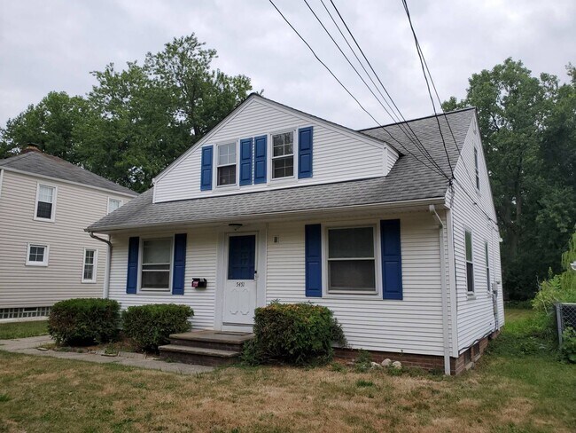 Building Photo - Charming 4-Bedroom Property in Prime Location