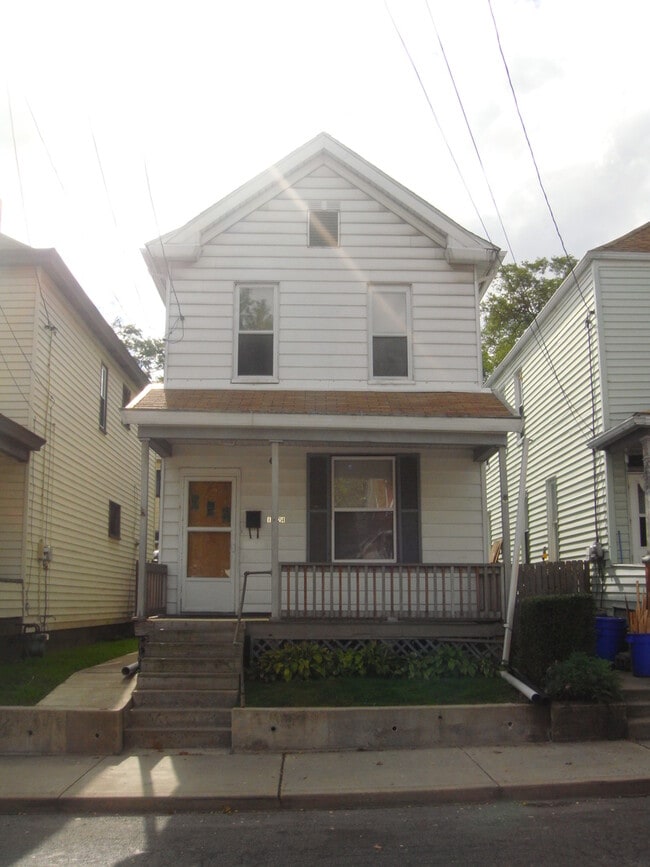 3 Bedroom, 2 Story House - 3 Bedroom, 2 Story House
