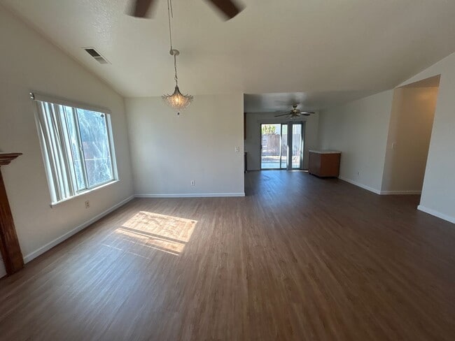 Photo - 1589 Joett Dr