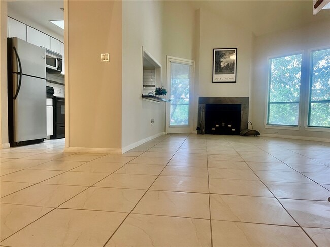 Building Photo - 4144 Greystone Way Unit 407