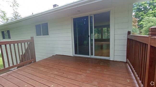 Building Photo - 5 Lango Rd Unit 2 Rental