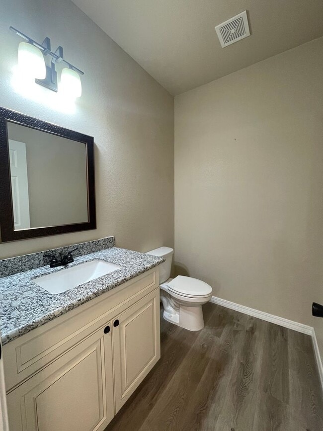 Photo - Spacious 4/2 Located for Convenience