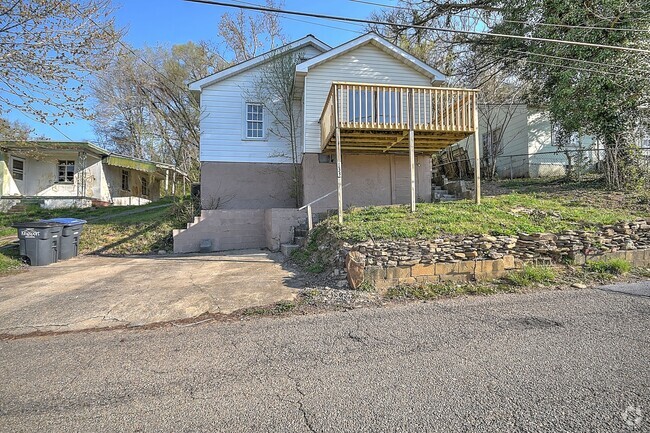 Building Photo - 133 Mullins St Rental