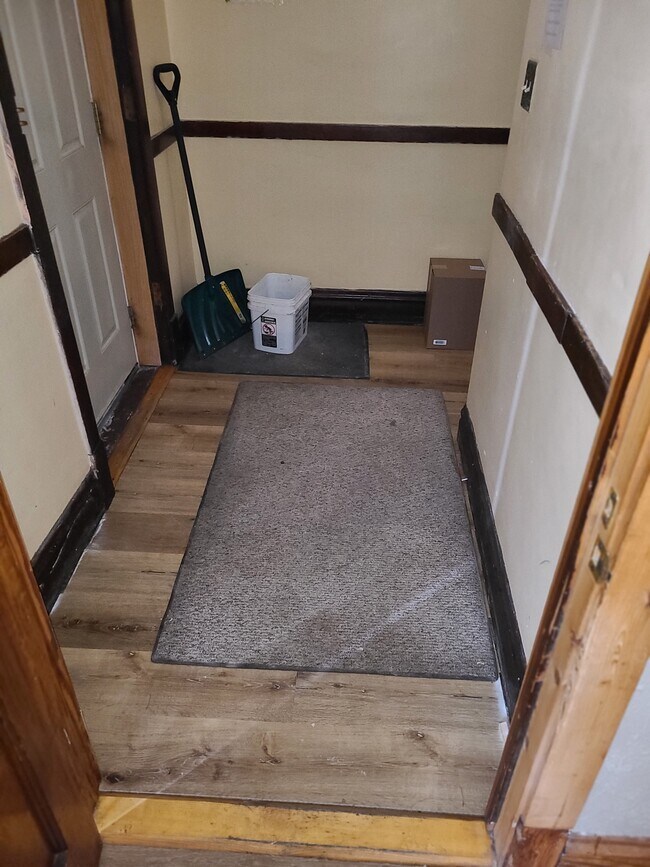 Front Hallway - 5734 W 22nd Pl Unit Apt for Rent Cicero Area