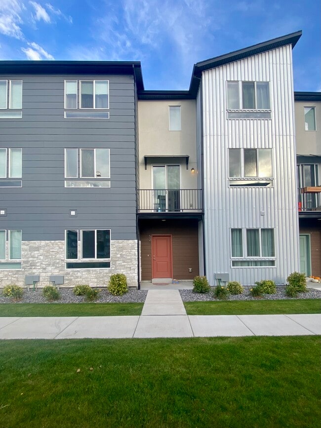 Building Photo - 528 S 950 W