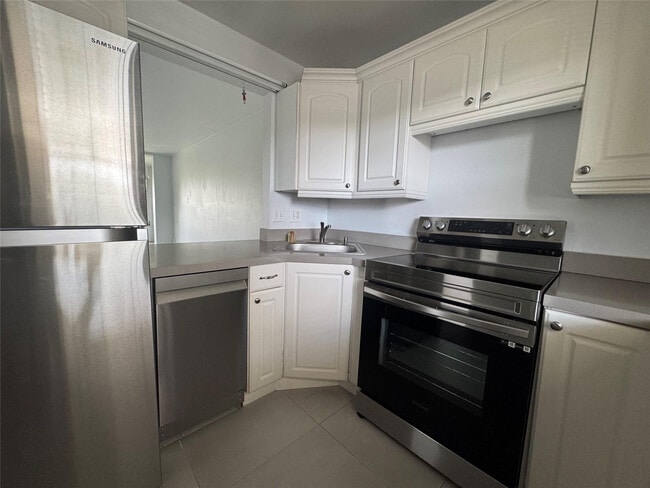 Photo - 9235 Lagoon Pl Unidad 310