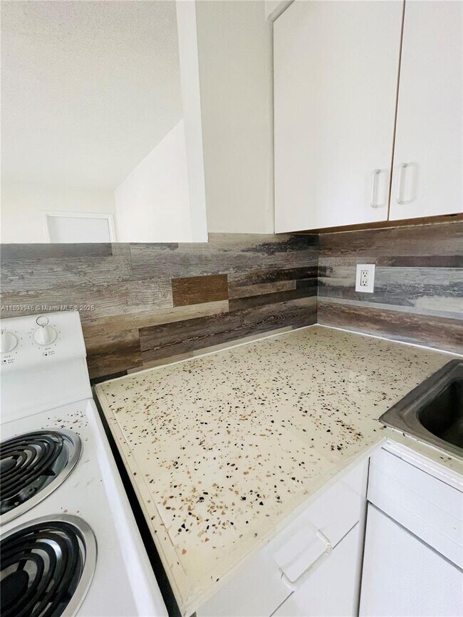 Photo - 400 SE 31st St Unidad 7