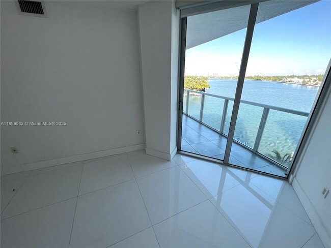 Photo - 6700 Indian Creek Dr Unit 807