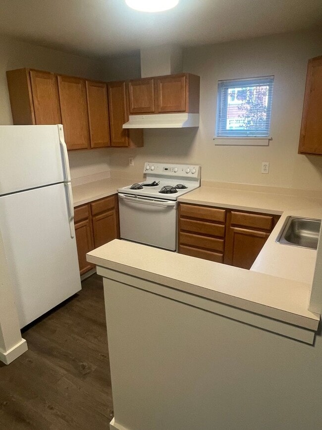 Photo - Orliss Apartment (Garden Court)