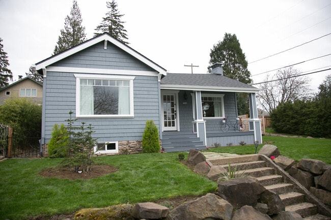 Photo - Charming Multnomah Village Remodeled Cottage