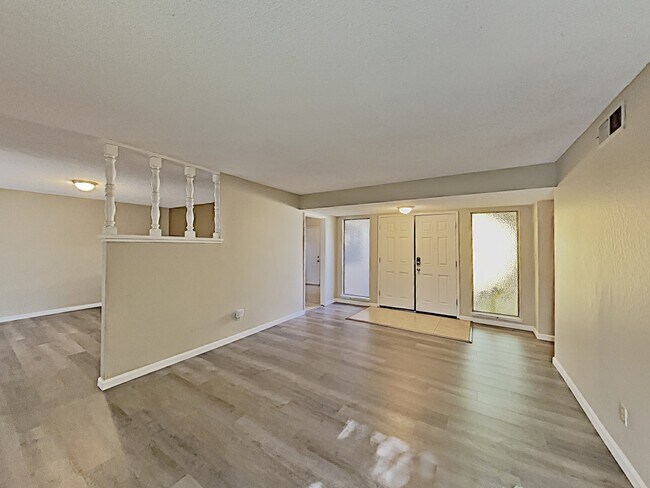 Photo - 5930 Hollyhurst Way