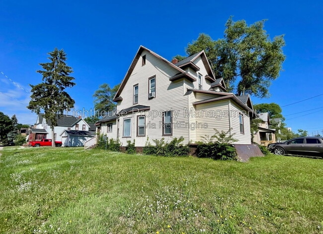 Building Photo - 1167 Pine St