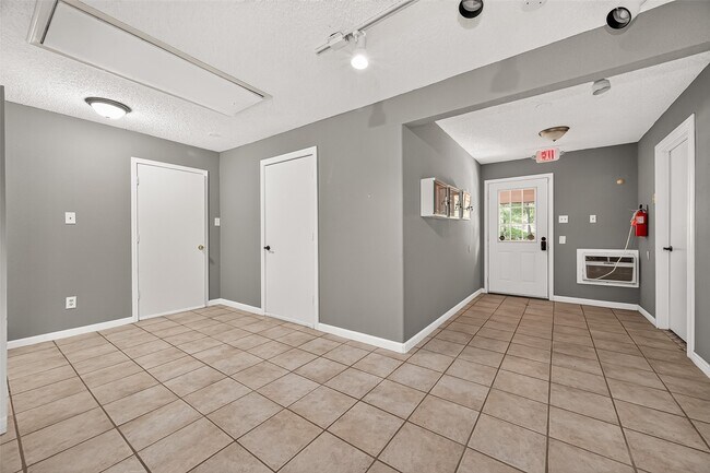 19002 Mirror Lake Dr