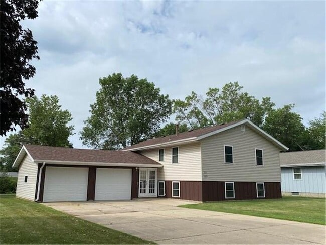 Building Photo - 2011 Great Bend Blvd Rental