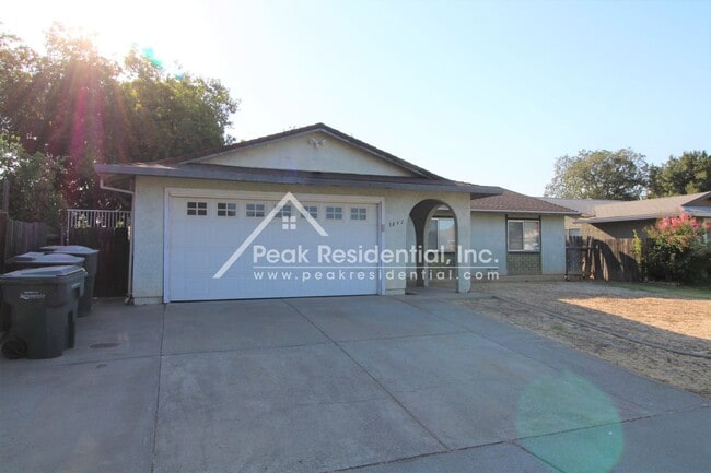 Building Photo - 4bd/2ba House with 2 Car Garage near Power...