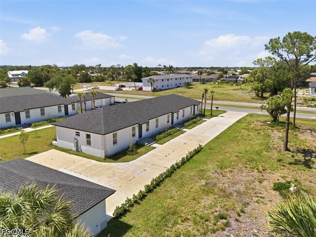 Photo - 195 Rotonda Blvd W