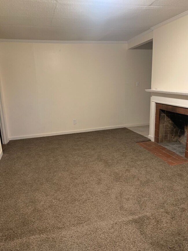 Photo - 2 bedroom house in Midtown accross the street from Denton Park!