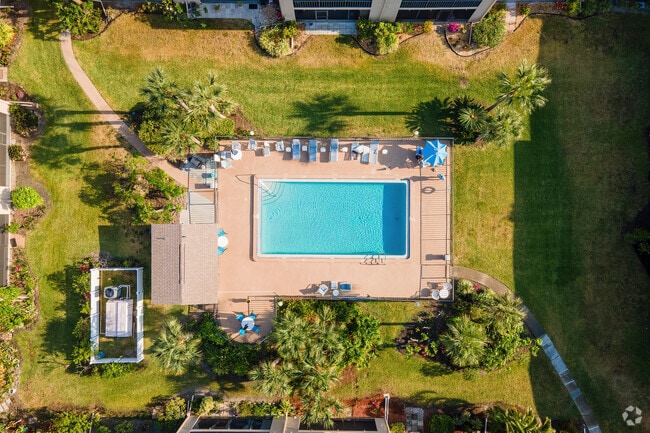 201 International Dr. Cabo Cañaveral, FL 32920-3659 - The Oaks