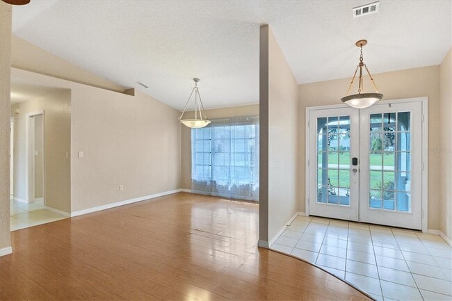 Photo - 272 Broadmoor Ln