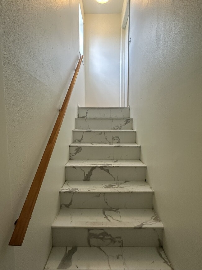 Photo - "Cozy 700 Sq Ft Studio with Full Bath in V...