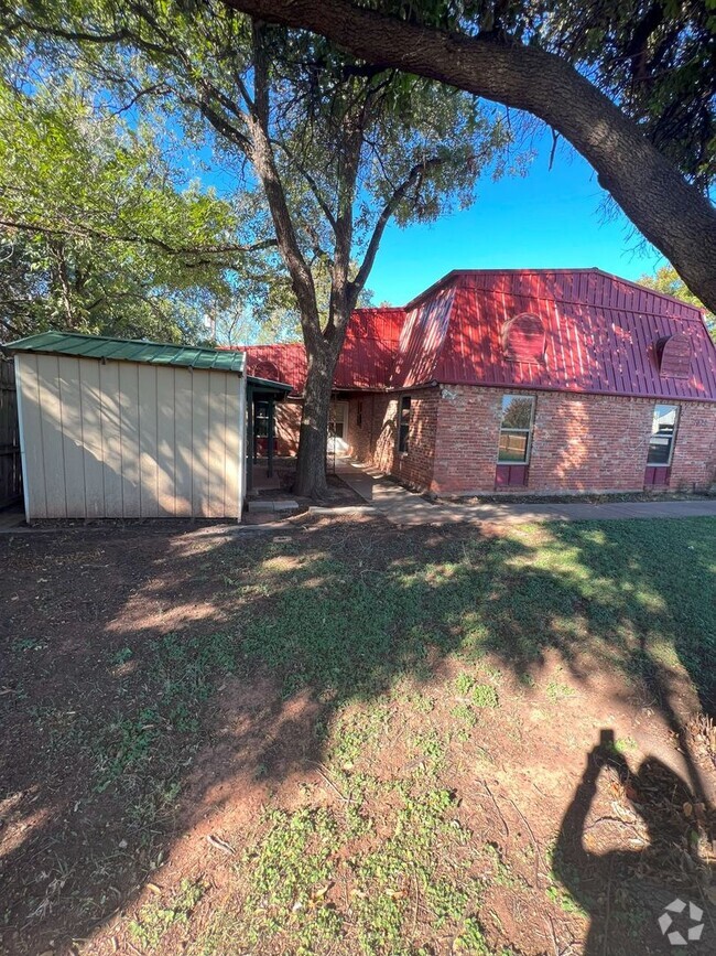 Building Photo - Fresh Paint and Floors Rental