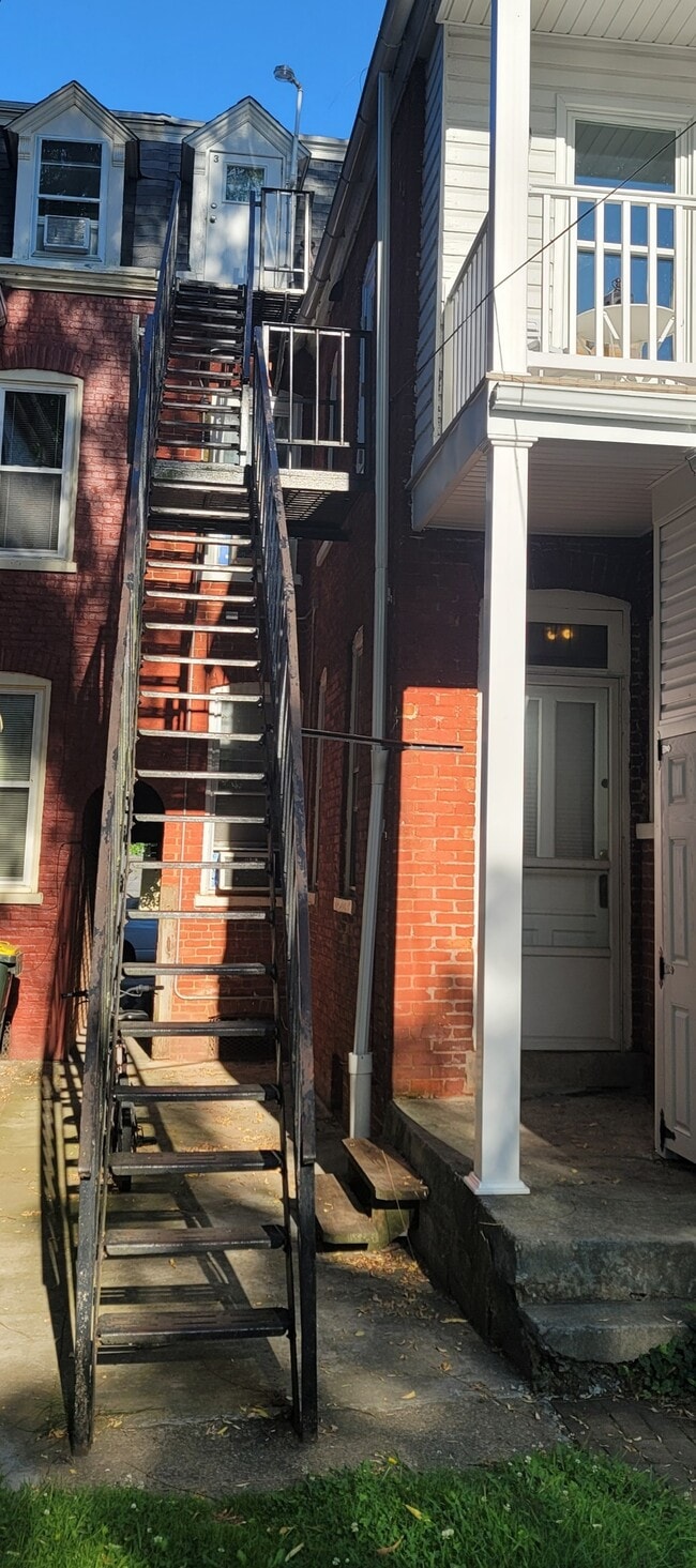 Photo - 339 N Charlotte St Unidad #3. Third Floor-JM