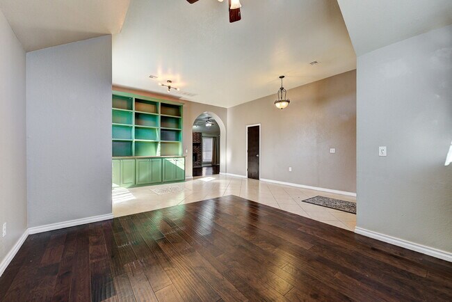 Photo - 2908 Glasgow Dr