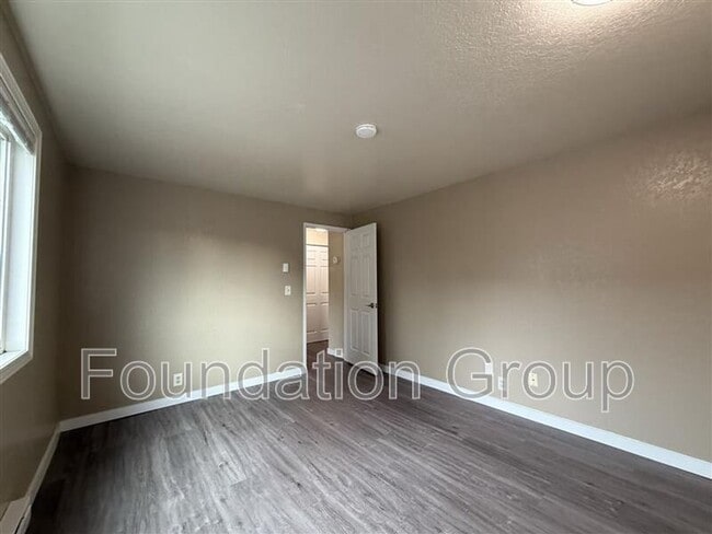 Photo - 938 N 100th St