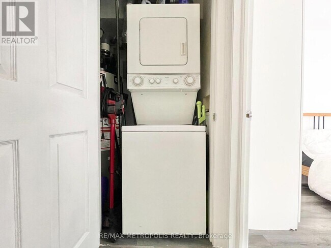 Photo - 11 Niagara St