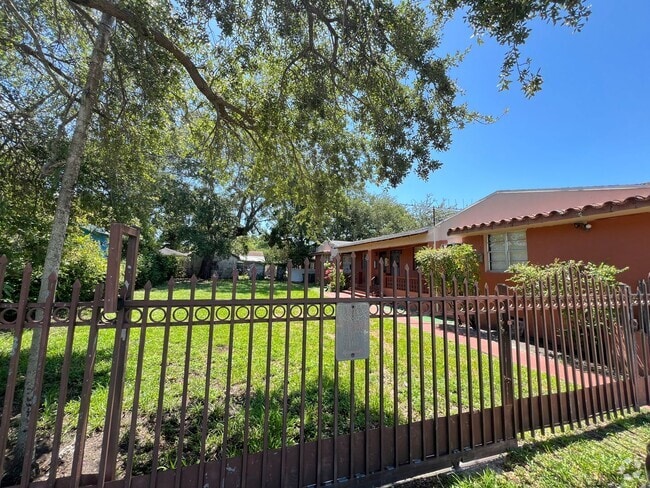 Building Photo - 7535 NW 4th Ct Unit #4 Rental