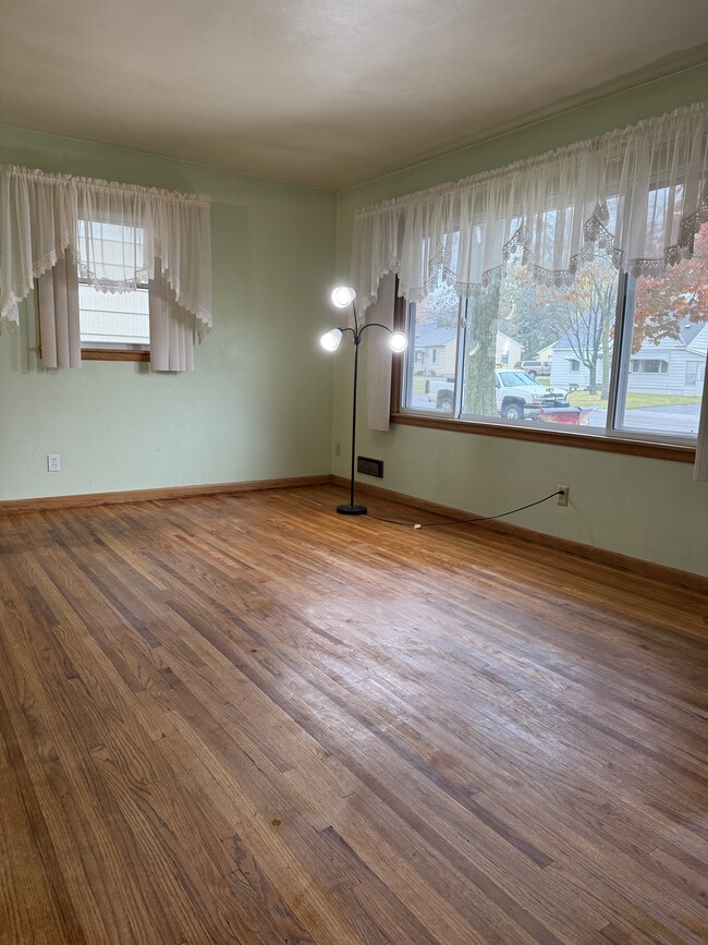 Photo - 138 21st Ave S