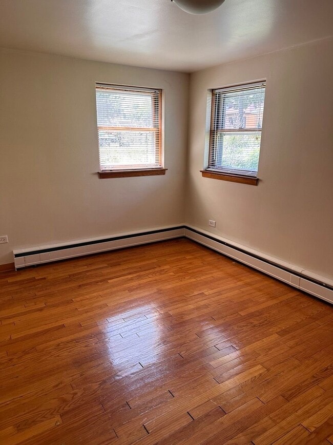 Photo - 2555 N Nordica Ave Unidad 2